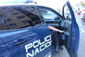 La Policía Nacional detiene a un hombre que agredió sexualmente a una menor
